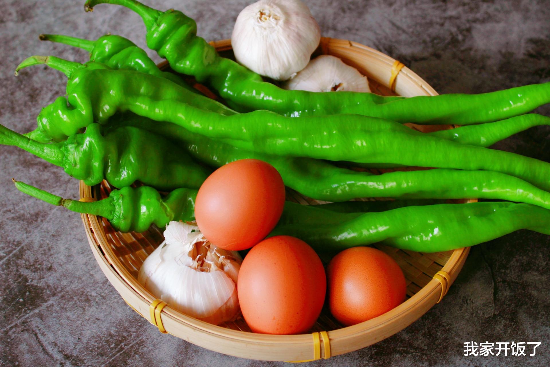 「炒鸡蛋」入夏后，奶奶常做此菜，比炒肉还要下饭，香辣开胃，一次就上瘾