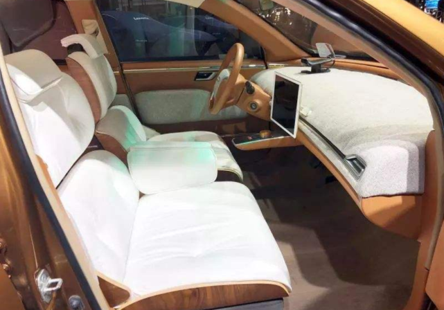 [雷克萨斯]李嘉诚造的“豪车”亮相！造型比奔驰G还气派，座舱比肩宾利