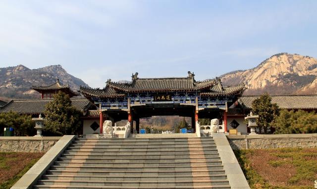 泰安|泰安“北方最大”没落？主峰高999米，游客吐槽花50元爬了堆台阶