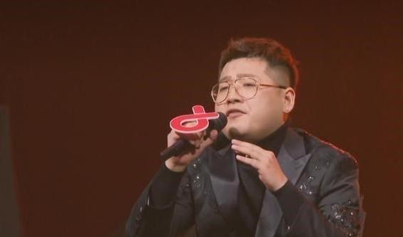 演唱会|辛巴演唱会，四位联合创始人罕见同框，单膝跪地致敬所有用户