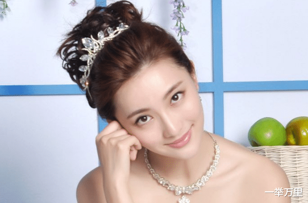 护士|演过护士的女演员，一位被称为最美护士，一位被称为职场小辣椒
