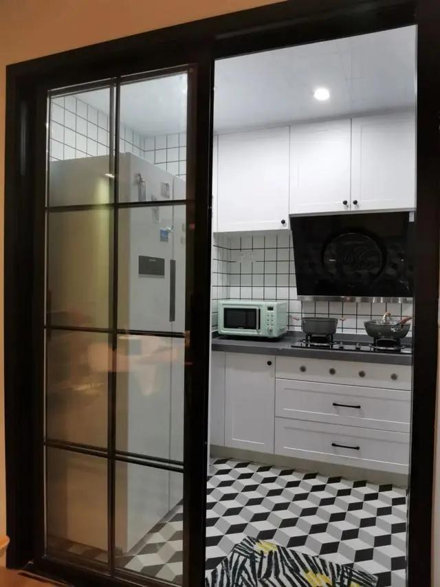 「」冰箱摆在厨房的参考