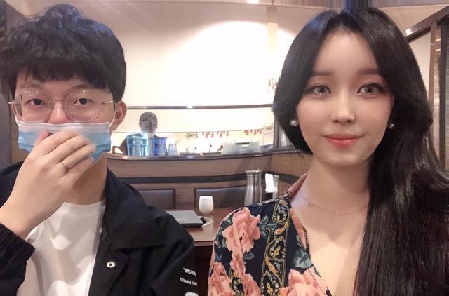 韩金|LOL：前SKT中单在线求职，女朋友成亮点，SMLZ没人要？