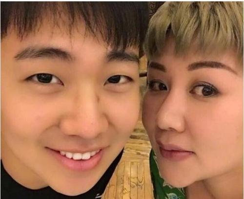 郭麒麟|郭麒麟为后妈庆生，被问想不想亲妈？7字回答暴露王惠真实地位