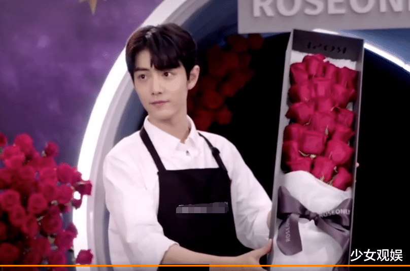 肖战|肖战大方亮相直播间，后期来不及加美颜，这模样确定是28岁？