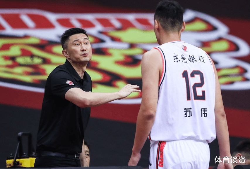 万圣伟|11分钟6+3！万圣伟成功臣，梦幻脚步戏耍，杜锋别死撑，比苏伟强太多