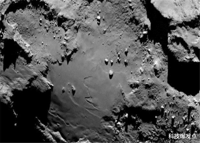[彗星]十年磨一剑，欧洲探测器对彗星近距离拍照，疑似发现“人形物体”！