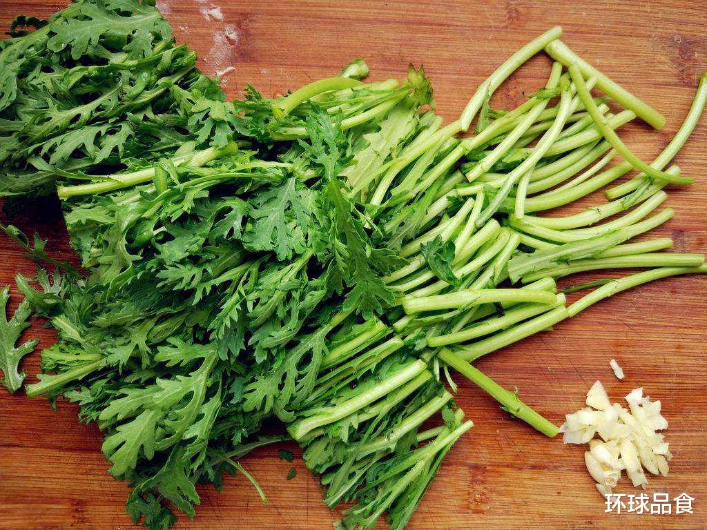 茼蒿|秋天，少吃猪肉多吃它，简单拌一拌，失眠好了，不懂吃太可惜！