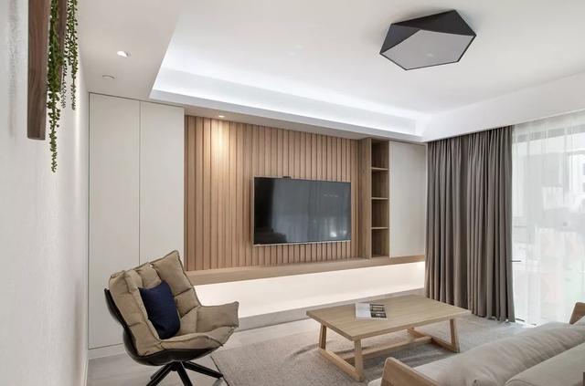 @电视背景墙不用搞得那么复杂，这样运用线条设计，简约又大气！