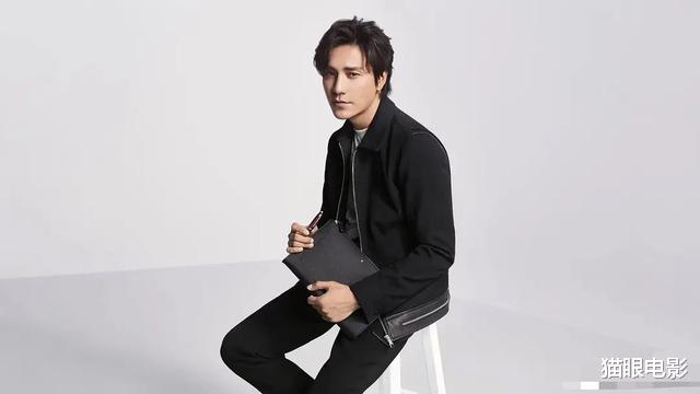 「陈坤」44岁陈坤代言顶奢品牌,发福依旧颜值高,比一旁90后明星显年轻!