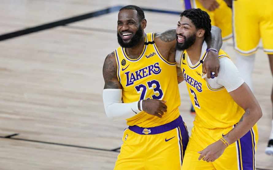 勒布朗·詹姆斯|0胜8负,掘金悍将向詹姆斯摊牌:离开东部躲避你,结果你也来西部