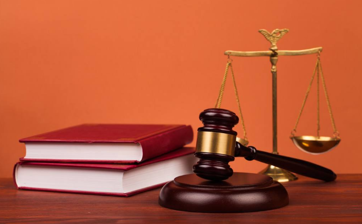 【】花季少女在枪决前，突然主动张开嘴，众人疑惑，行刑士兵却明白了