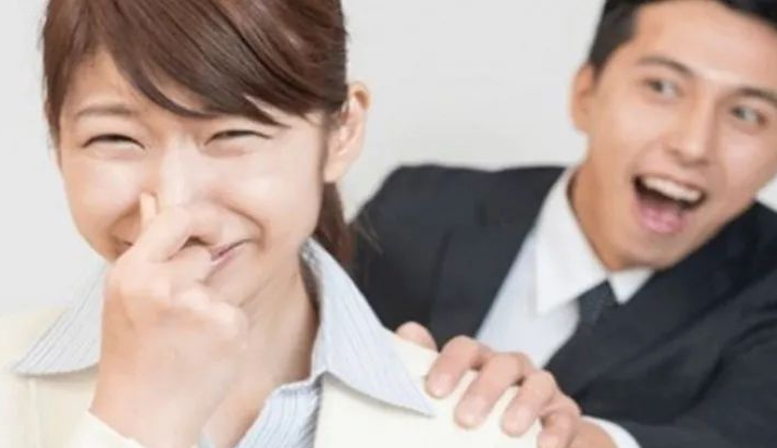 「口臭」为什么口臭的人，自己一点也闻不到臭？为什么会出现口臭呢？