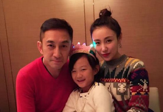 吴启华:22岁嫁大21岁丈夫,7年败完5个亿,离婚后为千万放弃女儿抚养权