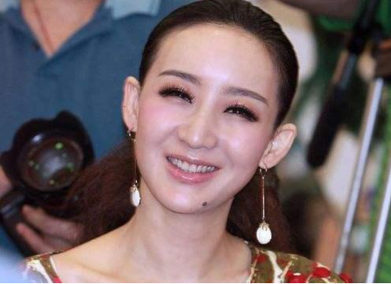 「孙楠」离婚十年整,50岁孙楠与49岁买红妹的生活天差地别,不过怪谁呢?