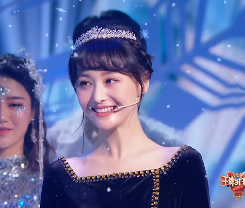 173cm关晓彤与168cm郑爽同台,看到俩人身高差,网友:很真实!