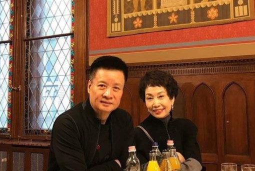 阎维文|他是知名歌唱家，国家一级演员，5次上春晚，陪妻子抗癌30年