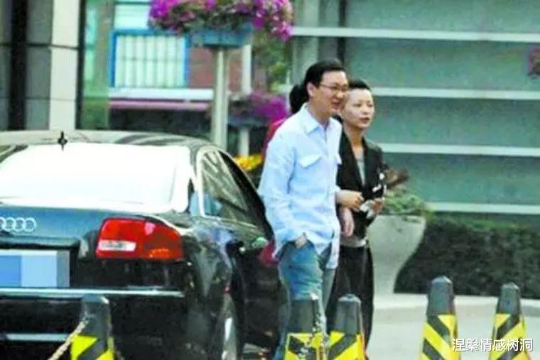 董卿▲令董卿甘愿当后妈,主动讨婆婆欢心,这个男人的来头可不小