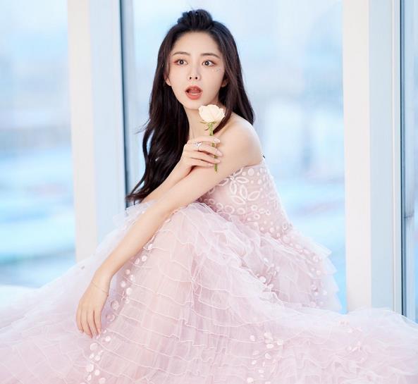 肖战|收视率稳了！肖战《朱颜》女主再生变动，或由收视“福星”接手