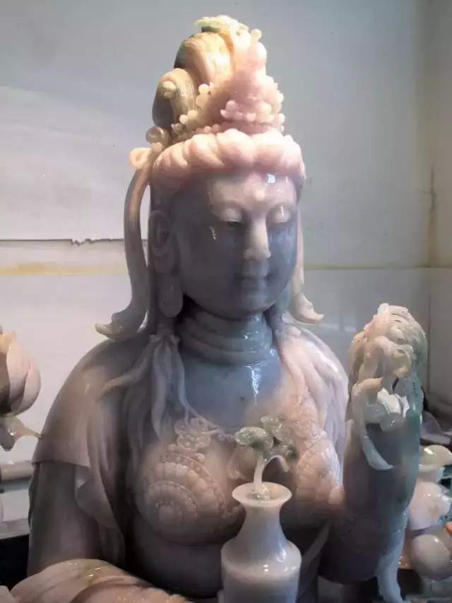 「翡翠」80公分的翡翠观音，雕刻了两年都没有完工，让多少玉雕大师汗颜！