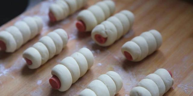 『馒头』新手蒸馒头不会和面，用这个简单的定律，再也不会出错了