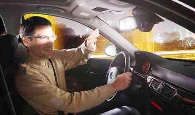 交通法规|夜间开车碰到“远光狗”怎么办？交警：别再对射，3个绝招送给你