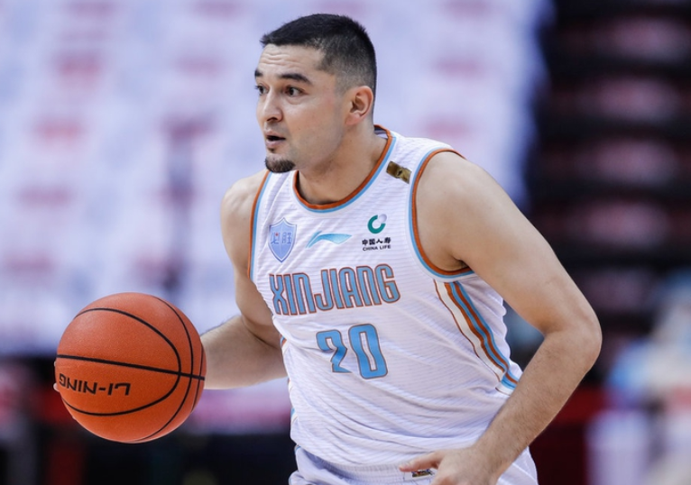 新疆男篮|辽宁首节爆发狂轰34分，最多领先新疆18分，西热彻底迷失4中0