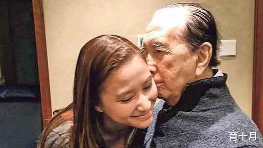 何超莲@何超莲自曝曾被欺负，父亲何鸿燊派出三辆车六个保镖，电影式救援