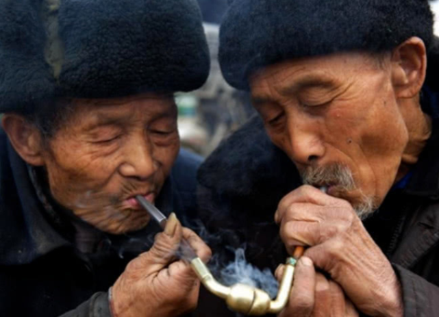 【医生】吸烟有害健康,为什么很多人经常抽烟却寿命更长?医生说了大实话