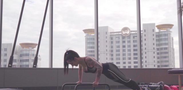 #健身#47岁段奕宏常年健身，肌肉健硕，想要中年不油腻，自律运动不能少