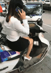 |很久出差回来，老婆这样姿势在我面前玩手机说是减肥，真是这样吗？