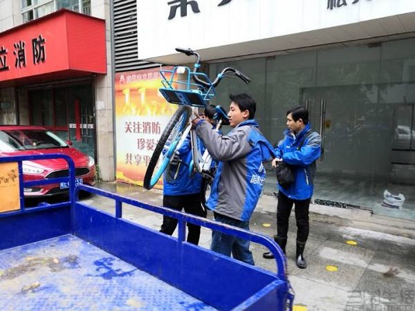 共享单车|美团上线“弹幕车”，行业或迎来单车的广告化？