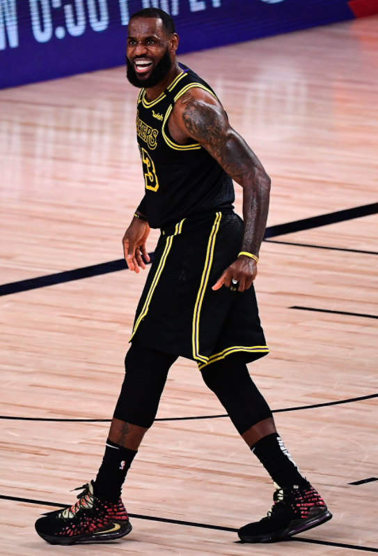 湖人队|380万！湖人拯救NBA收视率！中国一企业却赔惨了