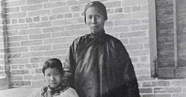 『历史揭秘』古代女扮男装如此明显，为何没人发现？看完照片你就清楚了
