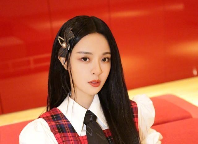 成毅|一年级毕业季的学生现状,成毅、虞书欣爆红,她却快被观众遗忘了