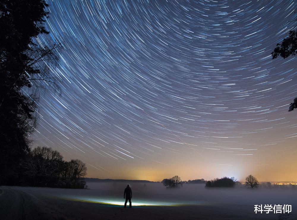 宇宙空间|既然光子永存，为什么在封闭的室内一关灯，屋子就黑了？