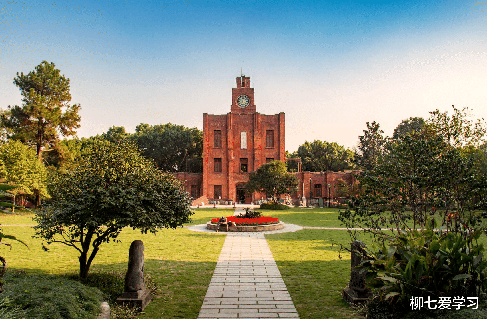 【高校】中国大学排行：前50名分6个级别，进入前3级的都是“百里挑一”