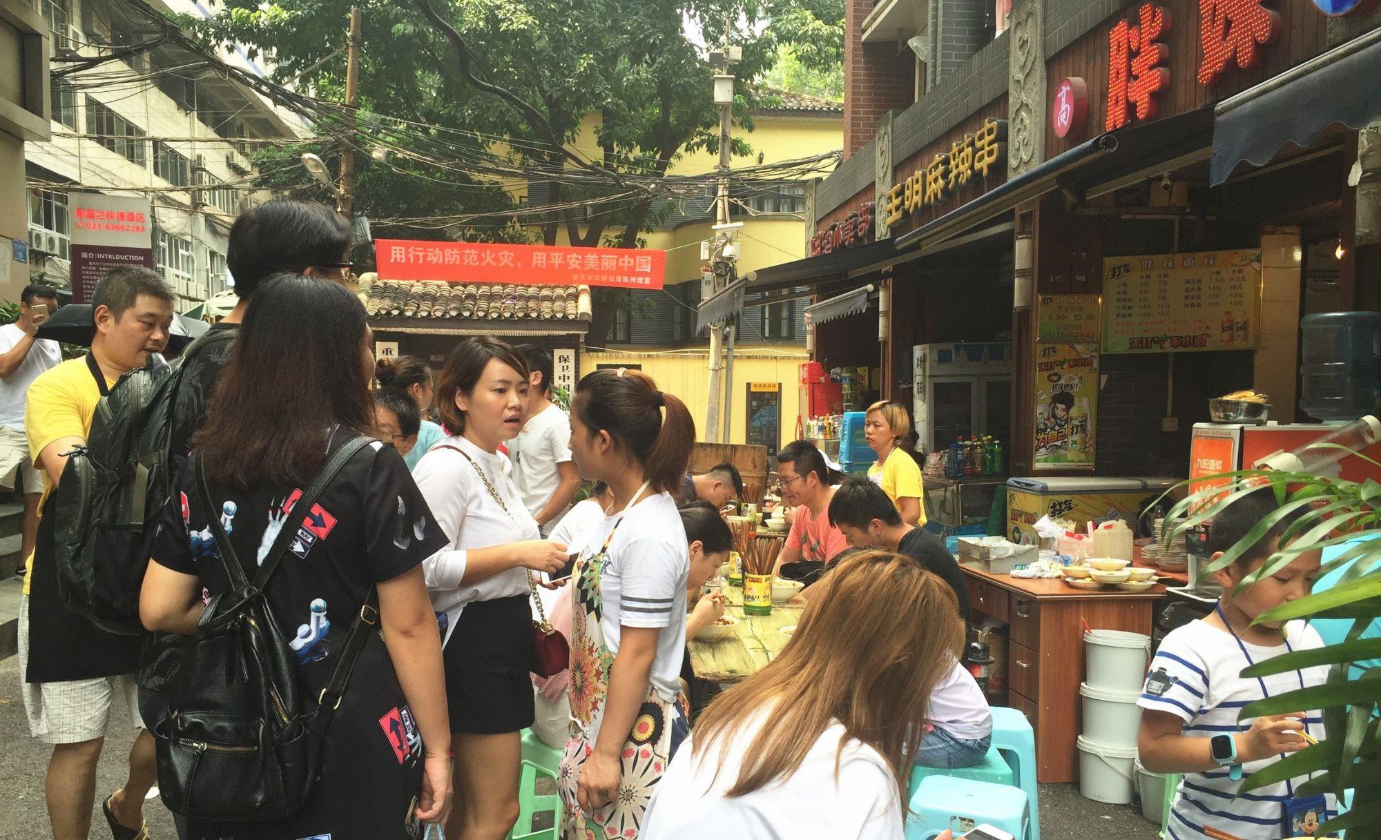 重庆|这家面馆不一般，开业20年，从不开分店，徒弟却开店上千家！