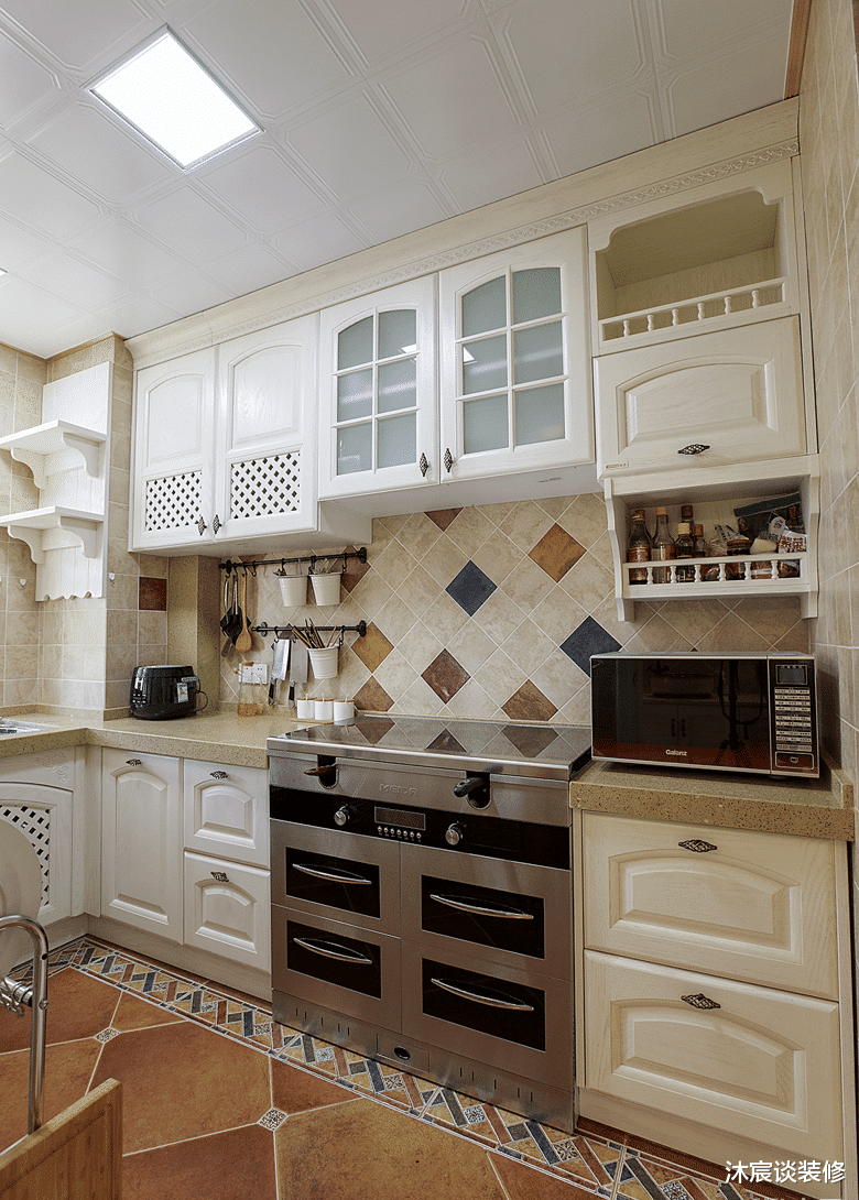 |她家美式温馨清爽，全屋白色调柔和亲切，夫妻俩精致生活让人羡慕