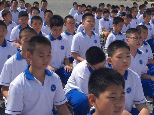 「高考」上了高中,孩子直接从优生变成了差生,老师:请倒数几名家长发言