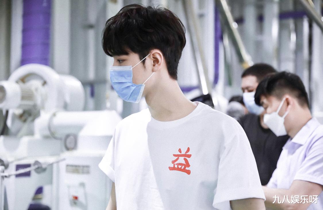 肖战@肖战登上蔚县新闻联播，一个镜头被定格，粉丝却说：他撒谎