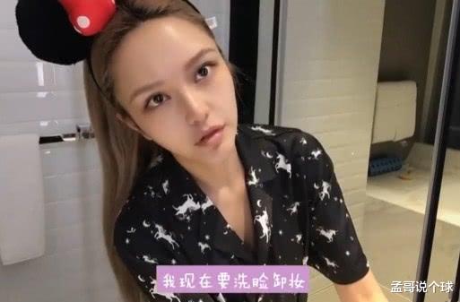 周扬青|周扬青主动公开卸妆过程，镜头特写到鼻子，才知女网红素颜有多假