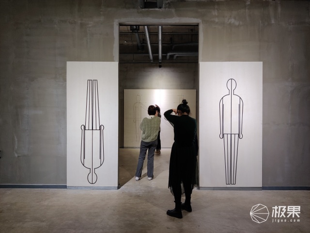 一加科技|一加8T动手玩：3399起，直屏旗舰值不值？