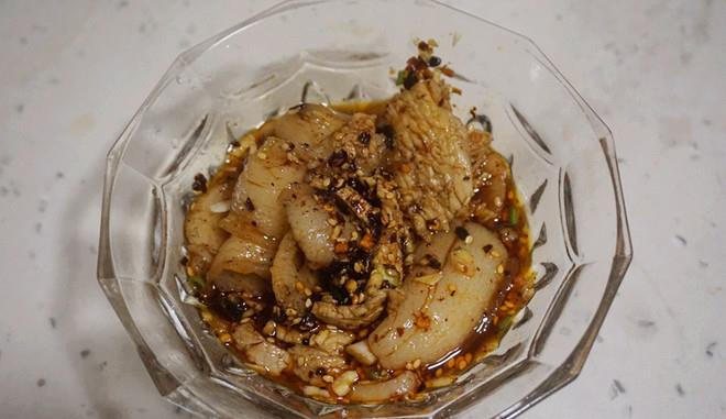 面条@抠门同事请客,只喊了1碗面,面条端来,我恨不得找个地洞钻进去