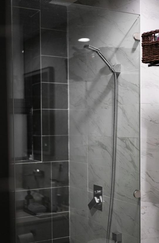 房子装好了，才知“不买”床头柜更巧妙，看了她的家，后悔装早了