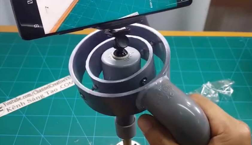 摄像机|手机防抖并没有想象的那么强大，对于摄影师它只是一个小孩玩具？