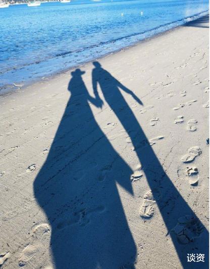 张钧甯|54岁田震近照变化大，红色短发颠覆形象，无子无女归隐田园