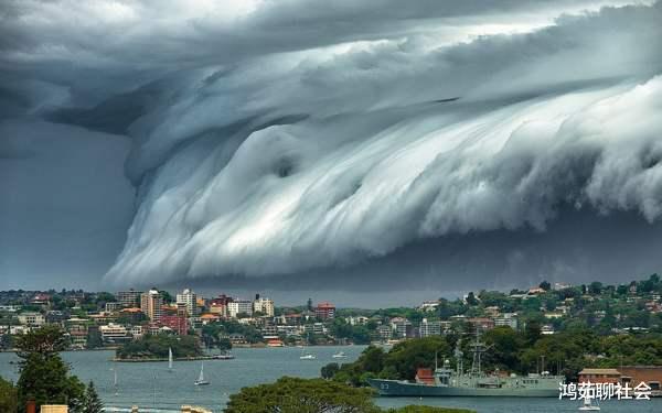 『』哈萨克斯坦发现神秘“光圈”，天空出现怪异缺口，专家：第三世界入口！