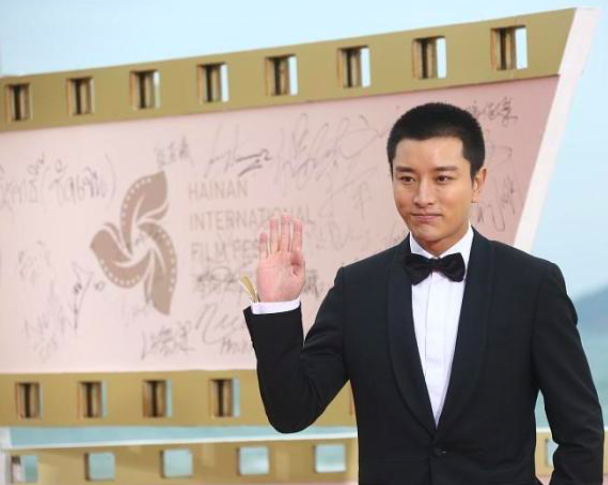 [贾乃亮]这是求复合？李小璐声称：自己看见手机里贾乃亮的视频就流泪