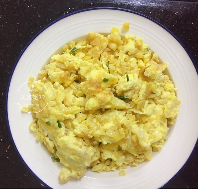 白灼：老公请同事来家里吃饭，花650元准备8道菜，同事却说：下次不敢来